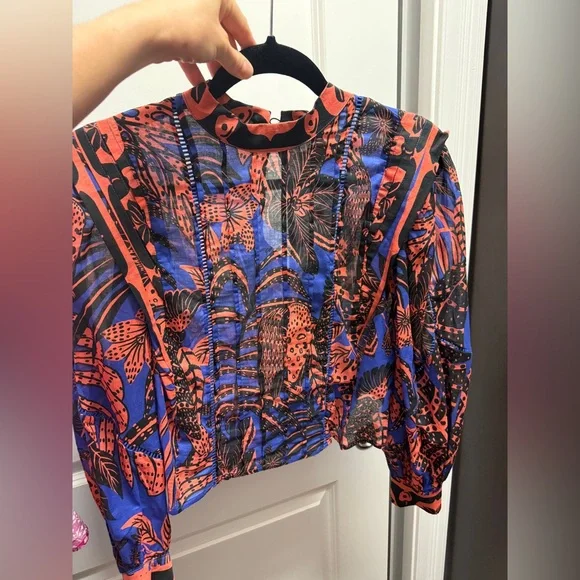 [NWT] $165 FARM RIO Tropical Gold Blue Pleated Long Sleeve Blouse. Size Small - Picture 10 of 12